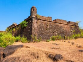 Chapora Fort Goa - Timings, Entry Ticket, Best Season, Attractions & More