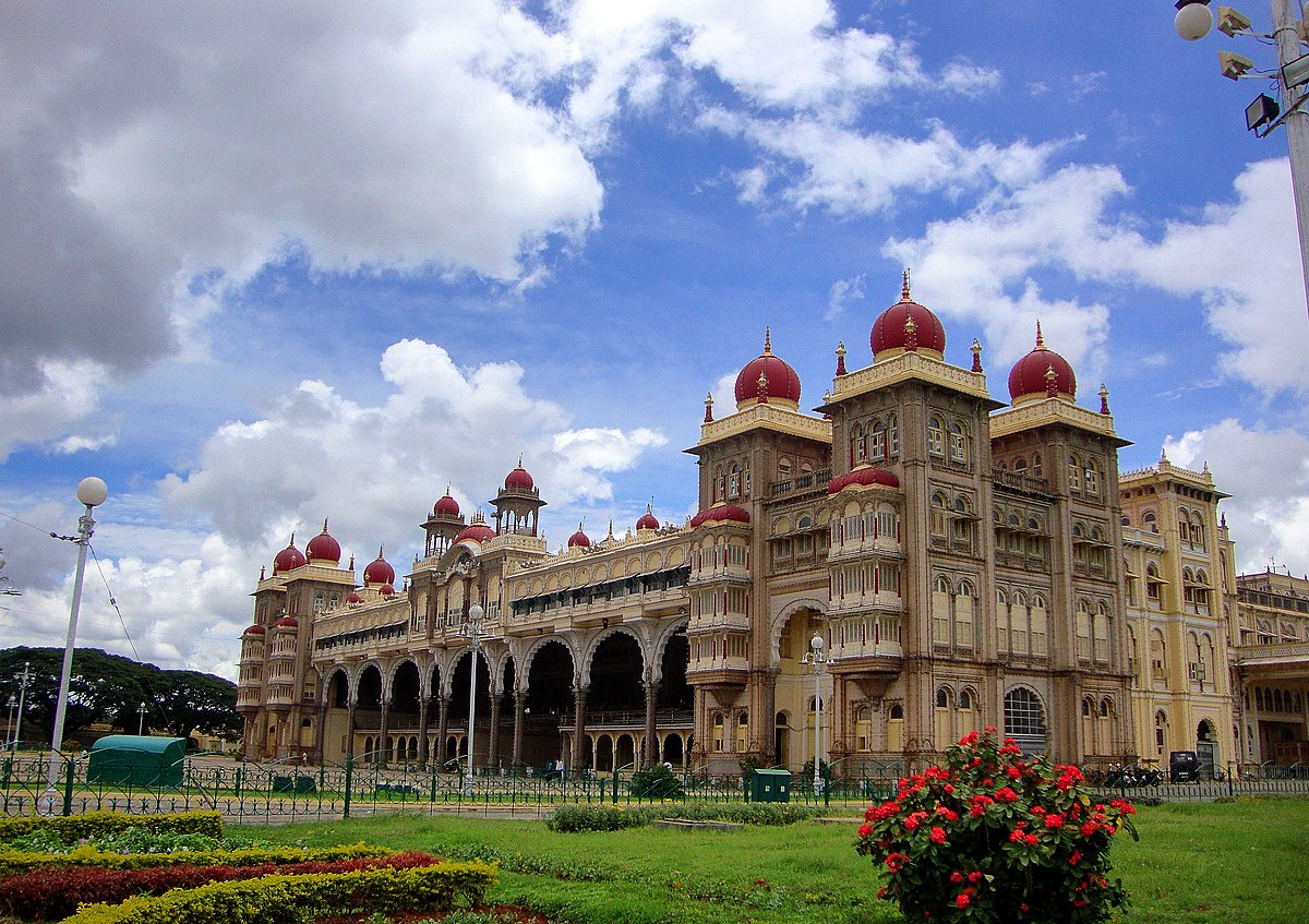 15 Best Places to Visit near Bangalore within 300 KMs